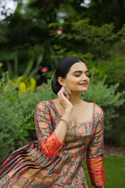 Elegant Semi-Kanjivaram Silk Gown with Crepe Lining (RO)